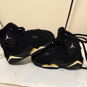 Jordan Kids Sneakers in Black and Gold